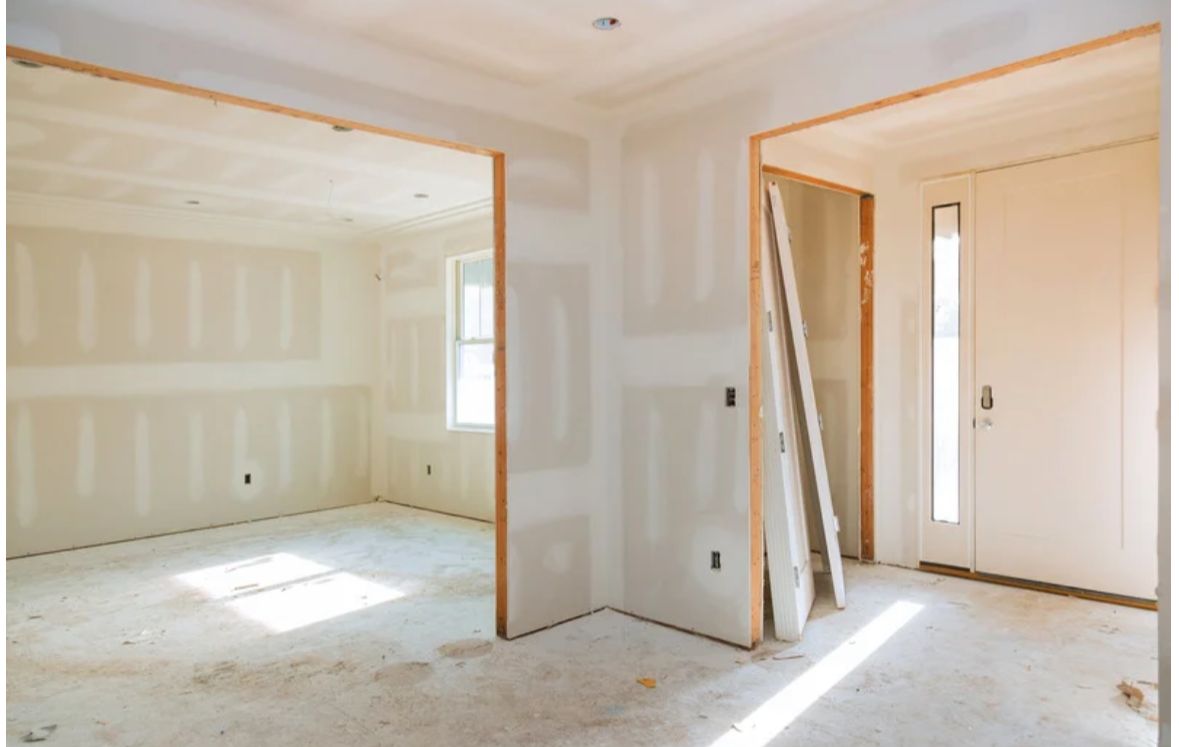 Binnendoorbraak met houten omlijsting